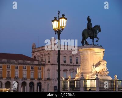 Immense praca de comercio à Lisbonne la nuit Banque D'Images