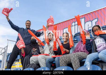 Birmingham, Royaume-Uni. 21 mai 2022. Spectateurs à l'événement Müller Diamond League au stade Alexander à Birmingham, en Angleterre. La Diamond League est une série annuelle de compétitions d'athlétisme d'élite comprenant quatorze des meilleures réunions d'athlétisme sur invitation. Credit: Sports pics / Alamy Live News Banque D'Images