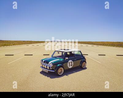 British Racing Green Classic Mini Cooper Banque D'Images