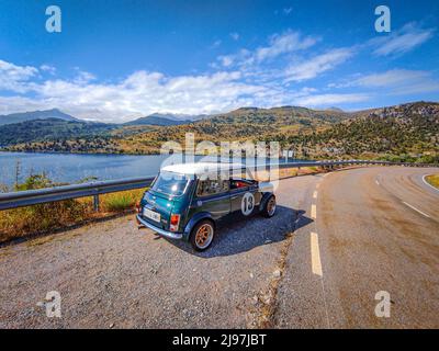 British Racing Green Classic Mini Cooper Banque D'Images