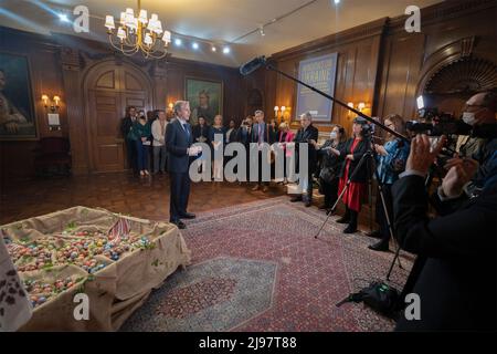 New York, États-Unis d'Amérique. 19 mai 2022. Le secrétaire d'État américain, Antony Blinken, s'adresse aux médias à la suite d'une visite à l'Institut ukrainien d'Amérique, le 19 mai 2022 à New York. Crédit : Freddie Everett/Département d'État/Alay Live News Banque D'Images