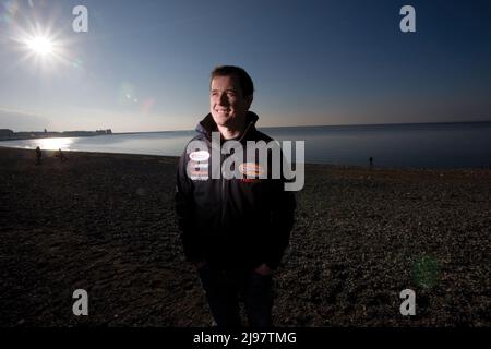 JOHN MCGUINNESS MBE EST LE DEUXIÈME PLUS GRAND SUCCÈS DE TT RACER DE TOUS LES TEMPS À CÔTÉ DE FEU, LE GRAND JOEY DUNLOP. Considéré comme un spécialiste des routes de la région, le meilleur de Morecambe est aussi un coureur de court circuit très expérimenté ayant participé à des courses d’endurance mondiale de 24 heures comme le bol d’Or et le Mans, 500cc GPS et le Daytona 200. Il est un ancien champion britannique de 250cc, a monté dans le World Supersport et a terminé troisième dans le championnat britannique de Superstock de 2009. Banque D'Images