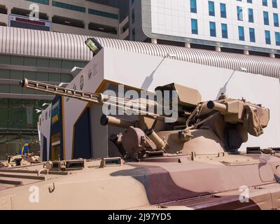 Abu Dhabi, Émirats Arabes Unis - 23 février. 2011 : Armée de l'Ukraine BMP-1M modernizado (Shkval) à l'exposition militaire IDEX 2011 Banque D'Images