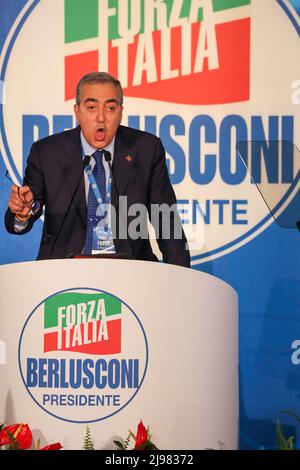 Naples, Campanie, ITALIE. 21st mai 2022. 20/05/2022 Naples, à la Mostra DÃOltremare ce matin, la conférence Forza Italia ''l'Italie du futur, la force qui unit'' a commencé de nombreuses personnalités nationales et européennes présentes et demain il y aura la présence du leader Silvio Berlusconi.dans la photo: Sur Maurizio Gasparri (Credit image: © Fabio Sasso/ZUMA Press Wire) Banque D'Images