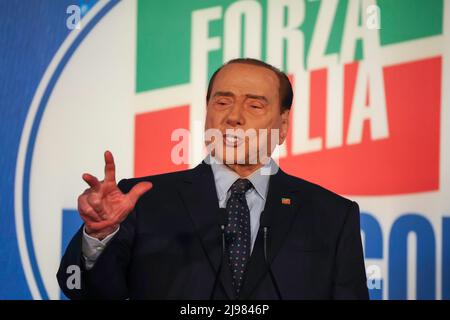 Naples, Campanie, ITALIE. 21st mai 2022. 20/05/2022 Naples, à la Mostra DÃOltremare ce matin, la conférence Forza Italia ''l'Italie de l'avenir, la force qui unit'' a commencé de nombreuses personnalités nationales et européennes présentes et demain il y aura la présence du leader Silvio Berlusconi.dans la photo: Le Président Silvio Berlusconi (Credit image: © Fabio Sasso/ZUMA Press Wire) Banque D'Images