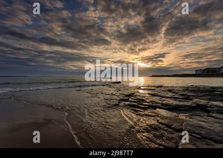 Coucher de soleil sur la côte ouest de l'Irlande à Spanish point Banque D'Images