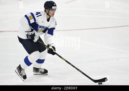 Tampere, Finlande. 21st mai 2022. Le Miro Heiskanen de Finlande en action lors du Championnat du monde de hockey sur glace 2022 de l'IIHF, groupe B match Autriche contre Finlande, le 21 mai 2022, à Tampere, en Finlande. Crédit : Michal Kamaryt/CTK photo/Alay Live News Banque D'Images