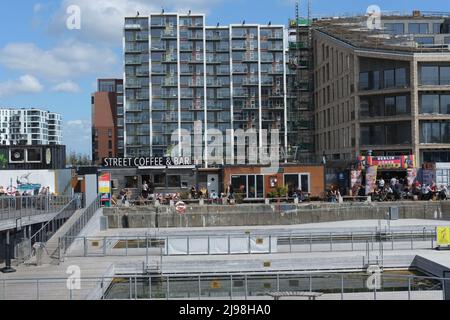 Vue sur l'esplanade de l'île d'Aarhus (Aarhus Ø) vie urbaine moderne dans la deuxième plus grande ville du Danemark Banque D'Images