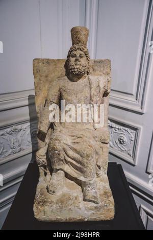 Expositions anciennes au Musée national d'Alexandrie - statues en marbre et en pierre, livres, décoration médiévale et vaisselle romaine Banque D'Images