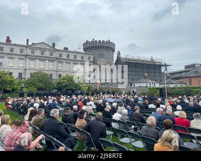 Les gens assistent à l'événement du Garda Memorial, un événement annuel en l'honneur de jardinai qui est mort dans le cadre de leur devoir, au château de Dublin, en Irlande. Date de la photo: Samedi 21 mai 2022. Banque D'Images