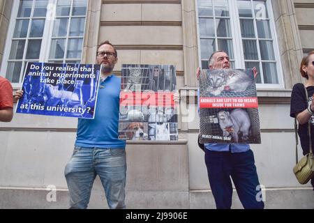 Londres, Royaume-Uni. 21st mai 2022. Des militants des droits des animaux se sont rassemblés devant l'Imperial College de Londres, à South Kensington, pour protester contre des expériences animales à l'université. Les militants disent que des centaines de milliers d'animaux sont soumis chaque année à des expériences cruelles et inutiles à l'université, avec des millions de souffrances supplémentaires dans les laboratoires du monde entier. Credit: Vuk Valcic/Alamy Live News Banque D'Images