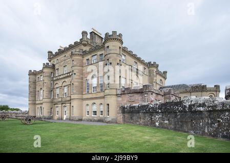 Canons à l'avant du château de Culzean - Maybole, Carrick sur la côte Ayrshire d'Écosse, Royaume-Uni, Banque D'Images