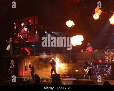 Barclays Center, Brooklyn, NY, États-Unis. 20 mai 2022. Heavy Metal Rock sensation, le Slipnit Band a frappé l'immense Barclays Center de Brooklyn avec la marque de fabrique du groupe, la terreur satanique et le chaos débridé, envoyant une maison bourrée dans une frasy épidémique. Crédit : ©Julia Mineeva/EGBN TV News/Alay Live News Banque D'Images