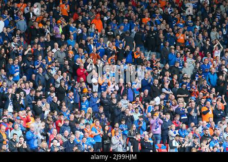 Glasgow, Royaume-Uni. 21st mai 2022. La finale de la coupe écossaise a eu lieu à Hampden Park, le stade national du football écossais, et a joué entre le Rangers FC de Glasgow et le cœur du Midlothian d'Édimbourg. Les Rangers ont remporté le match, 2 - 0, avec un temps supplémentaire, et les buts ont été marqués par RYAN JACK en 94 minutes et SCOTT WRIGHT en 97 minutes. Les Rangers remportent ce trophée pour la première fois depuis 2009. Crédit : Findlay/Alay Live News Banque D'Images