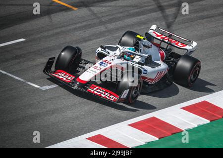 Barcelone, Espagne. 21st mai 2022. MICK SCHUMACHER (GER) de l'équipe Haas conduit dans sa VF-22 pendant la qualification du GP espagnol au circuit de Catalunya crédit: Matthias Oesterle/Alay Live News Banque D'Images