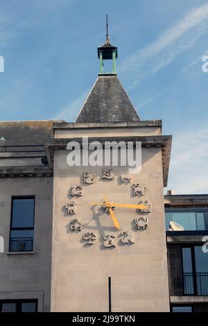 Horloge du zodiaque avec des signes du zodiaque au lieu des chiffres, place Wapenplein, Ostende, Belgique Banque D'Images