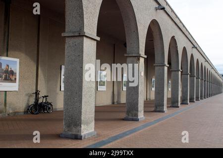 Les Galeries royales d'Ostende, une arcade néoclassique en bord de mer sur une digue sur la plage d'Ostende, en Belgique Banque D'Images