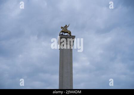 Sébastopol, Crimée-juin 17, 2021: La stèle centrale dans le Parc de la victoire contre le ciel Banque D'Images