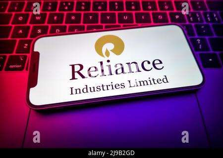 Chine. 19th mai 2022. Dans cette illustration, un logo Reliance Industries est affiché sur un smartphone . (Photo de Sheldon Cooper/SOPA Images/Sipa USA) crédit: SIPA USA/Alay Live News Banque D'Images