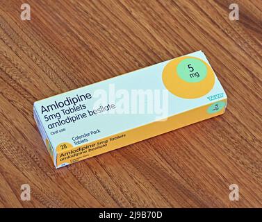 Boîte de Teva Amlodipine 5mg comprimés. Amlodipine bésilate voie orale. Pack calendrier 28 tablettes. Banque D'Images