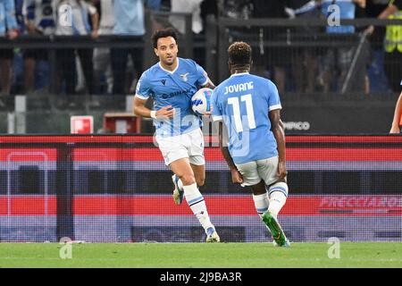 Foto Fabrizio Corradetti / LaPresse21 Maggio 2022 Roma, Italia sport calcio SS Lazio vs Hellas Verona - Campionato di calcio série A TIM 2021/2022 - Stadio Olimpico. Nella foto: Felipe Anderson (SS Lazio) esulta dopo il gol 2-2 21st mai 2022 Rome, Italie football sport SS Lazio vs Hellas Verona - Championnat italien de football League A TIM 2021/2022 - Olimpico stade dans le pic: Felipe Anderson (SS Lazio) célèbre après avoir score le but 2-2 Banque D'Images