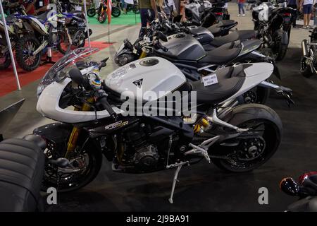 Triumph Speed Triple 1200 au MOMA 2022 Motorbike show, Malaga, Espagne. Banque D'Images