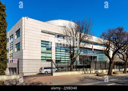 Varsovie, Pologne - 25 mars 2022 : Ambassade du Canada à Matejki et rue Piekna dans le quartier de Srodmiescie Banque D'Images