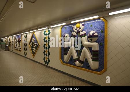 Œuvres d'art originales dans un couloir de la station de métro Fridhemsplan (Tunnelbana) à Stockholm, en Suède Banque D'Images