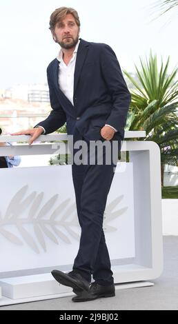 Cannes, France. 22nd mai 2022. Le réalisateur suédois Ruben Ostlund assiste à l'appel photo pour Triangle de tristesse au Palais des Festivals au Festival de Cannes 75th, en France, le dimanche 22 mai 2022. Photo de Rune Hellestad/ Credit: UPI/Alay Live News Banque D'Images