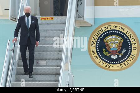 Fussa, Japon. 22nd mai 2022. Le président américain Joe Biden arrive à la base aérienne de Yokota à Tokyo, au Japon, le 22 mai 2022. Photo par Keizo Mori/UPI crédit: UPI/Alay Live News Banque D'Images
