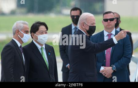 Fussa, Japon. 22nd mai 2022. Le président américain Joe Biden arrive à la base aérienne de Yokota à Tokyo, au Japon, le 22 mai 2022. Photo par Keizo Mori/UPI crédit: UPI/Alay Live News Banque D'Images