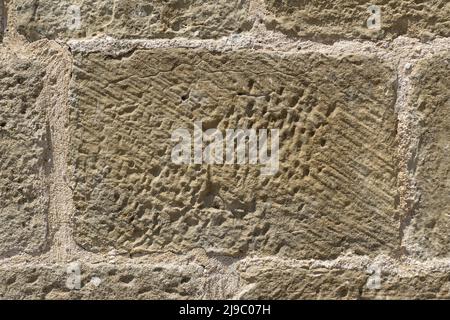 Détail de mur construit avec des blocs de pierre sculptée à la main, par la suite restauré, roman XI siècle, XII Banque D'Images