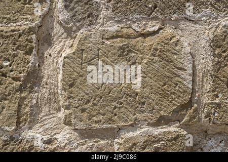 Détail de mur construit avec des blocs de pierre sculptés à la main, par la suite restauré, roman siècles XI, XII Banque D'Images