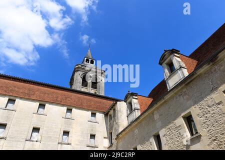 Cognac, France - 25 avril 2022 : cour de l'ancien bâtiment office du tourisme Cognac en Charente France Banque D'Images