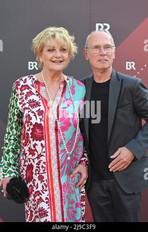 Saskia VESTER (actrice), Robby FLOERKE. Prix du film bavarois 2021-tapis rouge, tapis rouge, le 20th mai 2022 au Prinzregentheater de Munich. Banque D'Images