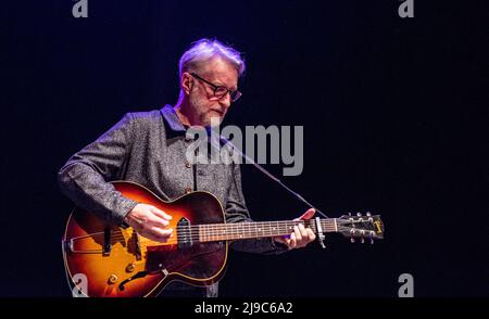 Billy Bragg termine sa tournée britannique au Roundhouse de Camden, dans le centre de Londres. Banque D'Images