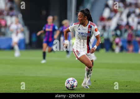 Selma Bacha de l'Olympique Lyonnais vu en action lors du match de football final 2021/22 de l'UEFA Women's Champions League entre le FC Barcelone et l'Olympique Lyonnais au stade Allianz.(score final ; FC Barcelone 1:3 Olympique Lyonnais) Banque D'Images