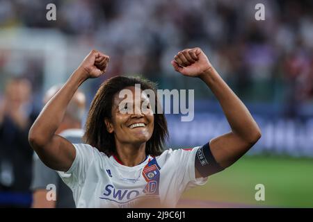 Wendie Renard de l'Olympique Lyonnais célèbre après le match de football final 2021/22 de l'UEFA Women's Champions League entre le FC Barcelone et l'Olympique Lyonnais au stade Allianz.(score final ; FC Barcelone 1:3 Olympique Lyonnais) Banque D'Images