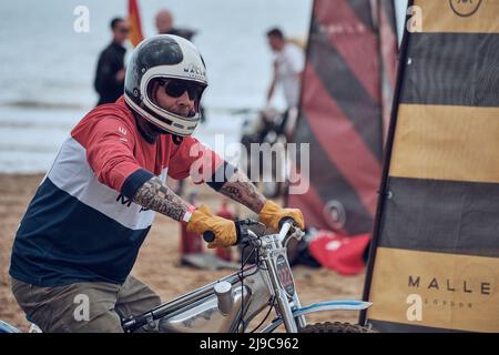 Margate, Kent, Royaume-Uni. 21st mai 2022. Motocycliste pendant la course Mile Beach 2022 à Margate Beach ( Credit: Gergo Toth/Alay Live News Banque D'Images