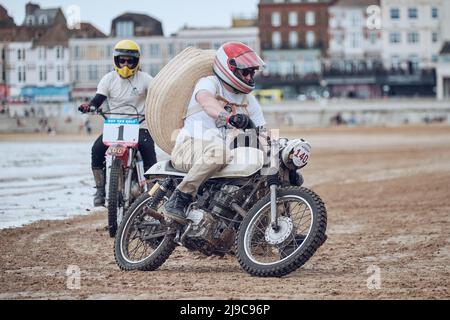 Margate, Kent, Royaume-Uni. 21st mai 2022. Motocycliste pendant la course Mile Beach 2022 à Margate Beach ( Credit: Gergo Toth/Alay Live News Banque D'Images