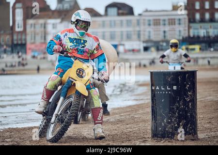 Margate, Kent, Royaume-Uni. 21st mai 2022. Motocycliste pendant la course Mile Beach 2022 à Margate Beach ( Credit: Gergo Toth/Alay Live News Banque D'Images