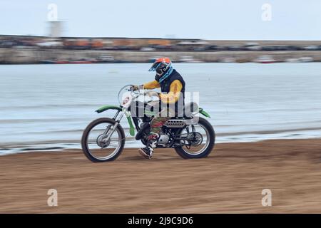 Margate, Kent, Royaume-Uni. 21st mai 2022. Motocycliste pendant la course Mile Beach 2022 à Margate Beach ( Credit: Gergo Toth/Alay Live News Banque D'Images