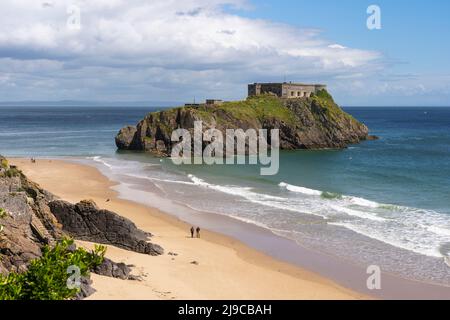 L'île Sainte-Catherine et la forteresse napoléonienne sur une île marémotrice au pied de la plage du Château, Tenby. Carmarthen Bay, Pembrokeshire, pays de Galles Banque D'Images