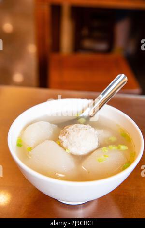 La soupe de boules de poisson est une cuisine traditionnelle taïwanaise Banque D'Images
