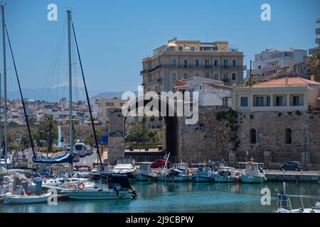 Héraklion, Grèce 15 mai 2022, vue sur le port d'Héraklion Banque D'Images