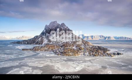 Une vue aérienne de l'île d'Uummannaq dans le nord-ouest du Groenland. Banque D'Images