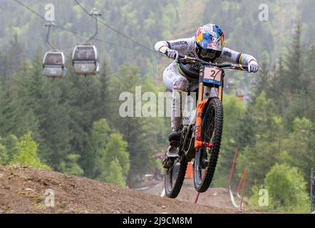 Myriam Nicole en France dans la finale féminine élite Downhill au cours du deuxième jour de la Mercedes-Benz UCI MTB coupe du monde à fort William. Date de la photo: Dimanche 22 mai 2022. Banque D'Images