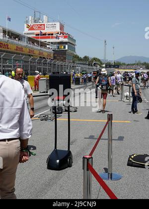 Barcelone, espagnol. 22nd mai 2022. 05/22/2022, circuit de Catalunya, Barcelone, F1 Grand Prix Pirelli d'Espagne 2022, dans l'image robots sur la grille de départ. Les fans peuvent interagir avec les conducteurs et le personnel des enclos à travers les écrans qui présentent leur visage. Les robots font partie d'une nouvelle initiative de Formule 1 pour soutenir l'engagement des fans et ont été fournis par une société française appelée Awabot. Credit: dpa/Alay Live News Banque D'Images