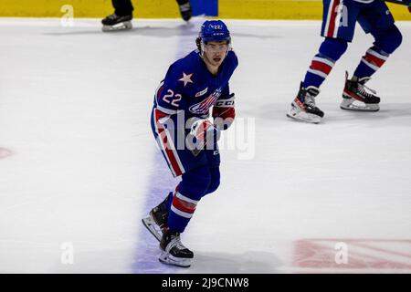 17 mai 2022: Rochester Americans avance Jack Quinn (22) skates dans la deuxième période contre les Comets Utica. Les Rochester Americans ont accueilli les Utica Comets dans un match de la coupe de Calder de la Ligue américaine de hockey à la Blue Cross Arena de Rochester, New York. (Jonathan Tenca/CSM) Banque D'Images