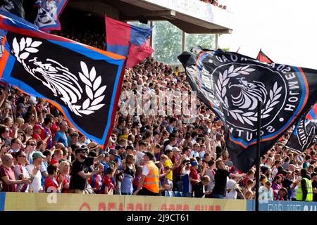 LONDRES, ROYAUME-UNI. MAI 22nd les fans de Crystal Palace applaudillont lors du match de Premier League entre Crystal Palace et Manchester United à Selhurst Park, Londres, le dimanche 22nd mai 2022. (Credit: Federico Maranesi | MI News) Credit: MI News & Sport /Alay Live News Banque D'Images